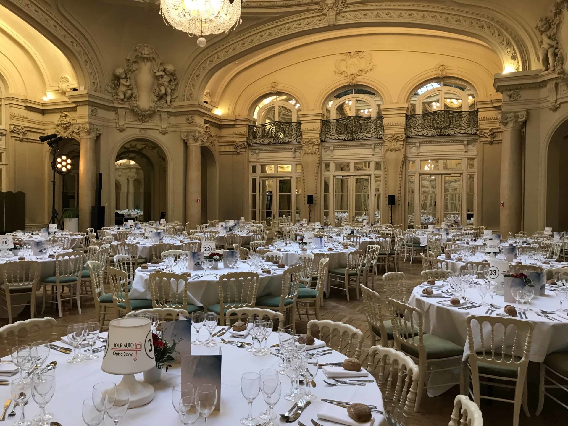 Photo d'une salle de repas au Palais des Congrès de Vichy Montrognon Traiteur